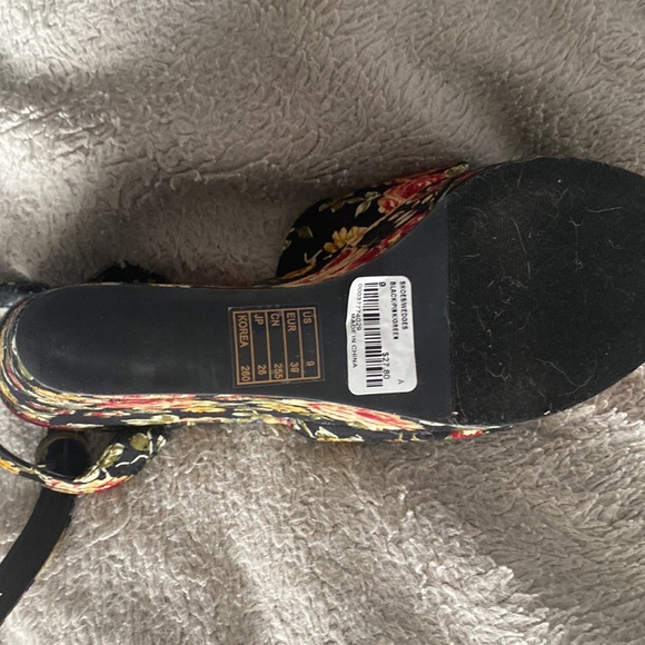 Beautiful Forever 21 Floral Wedges - Picture 4 of 13